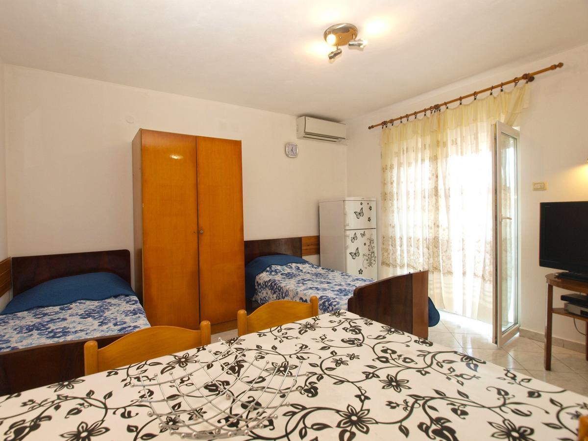 Apartments Mladen 1588 Pula Bagian luar foto