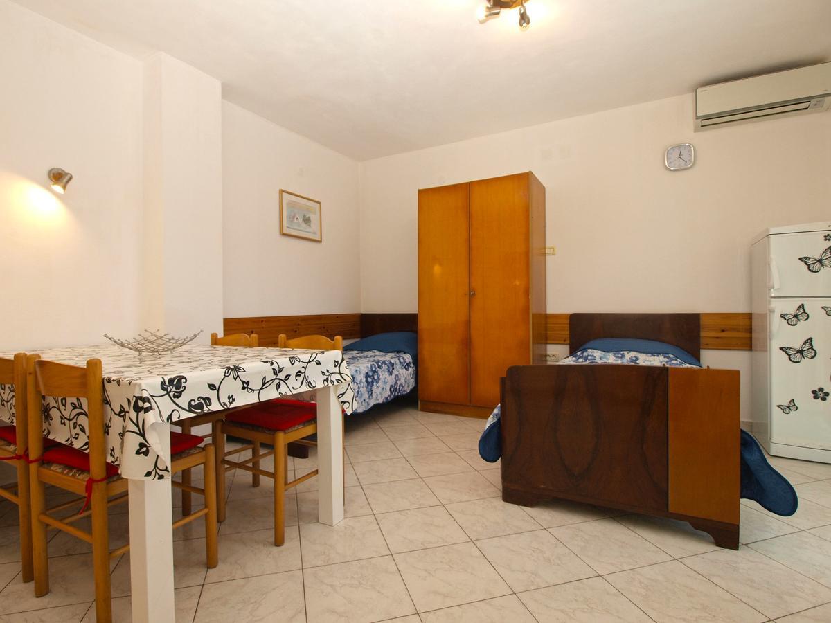 Apartments Mladen 1588 Pula Bagian luar foto