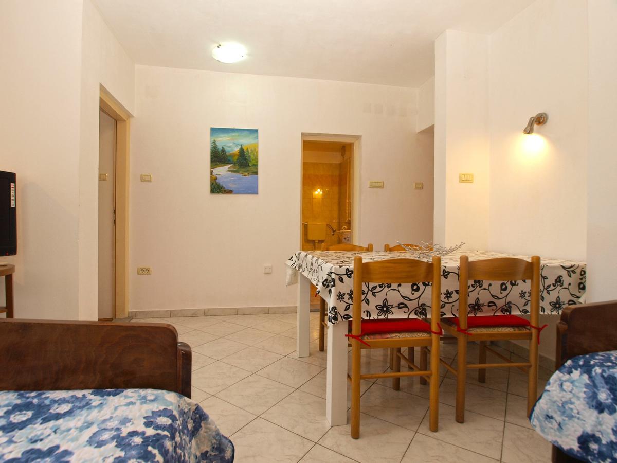 Apartments Mladen 1588 Pula Bagian luar foto
